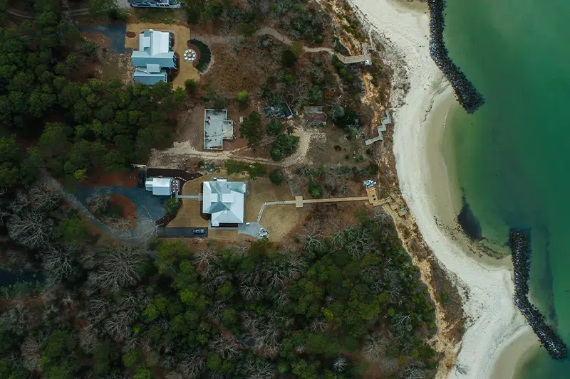 Designing Your Dream Home: Modern Trends in Beach House Construction